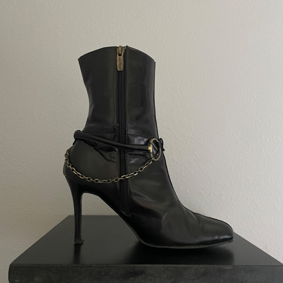 Colin Stuart Black leather bootie - Picture 3 of 6